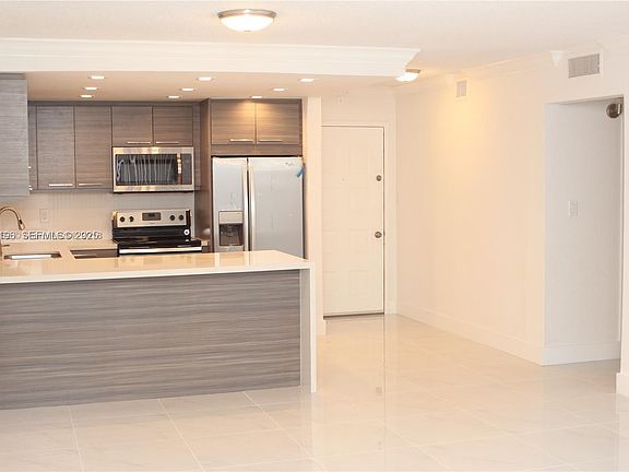 3rd image of 6940 Miami Gardens Dr APT 1-126