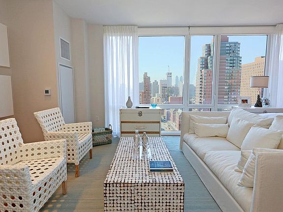 3rd image of 160 W 62nd St APT 11B
