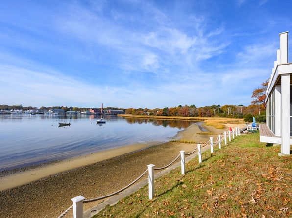 5 Oak Hill Rd, Wareham, MA 02571