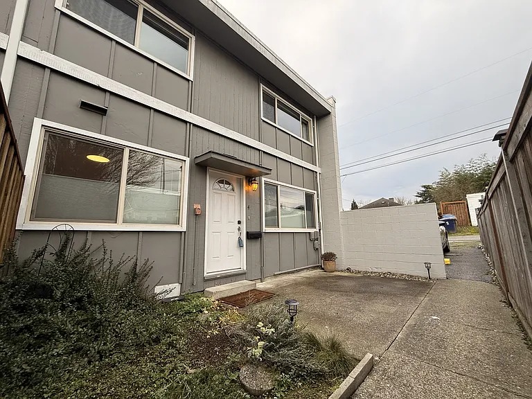 708 N L St #4 — Photo 15