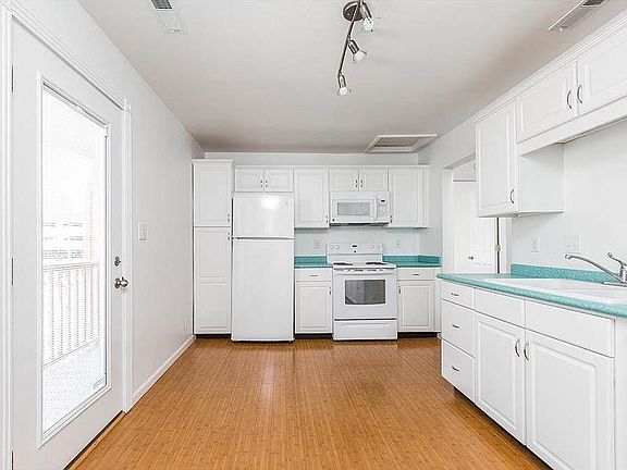 4th image of 6310 N College Ave APT 2