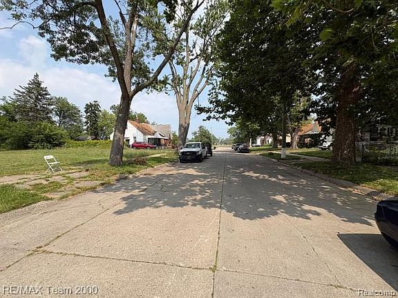 5th image of 15245 Novara St