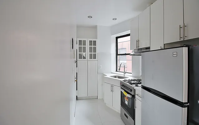 Rented by Julianna Realty Corp | media 2