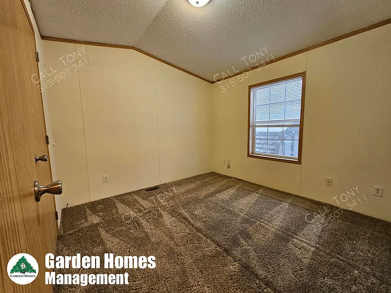 304 Tulip Ln — Photo 6