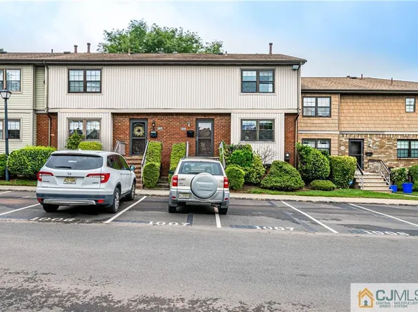 1008 Maple Hill Dr, Woodbridge, NJ 07095