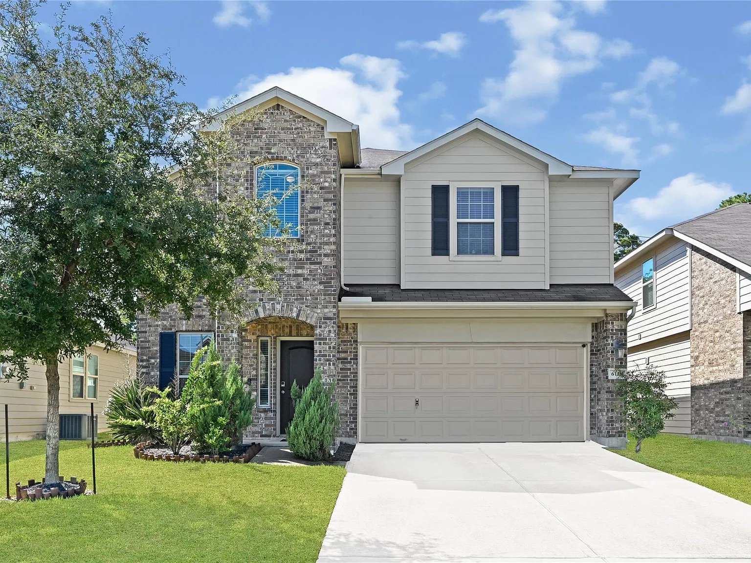 5 bed, 2.5 bath, 3279 sqft, $2,500 — Photo 2