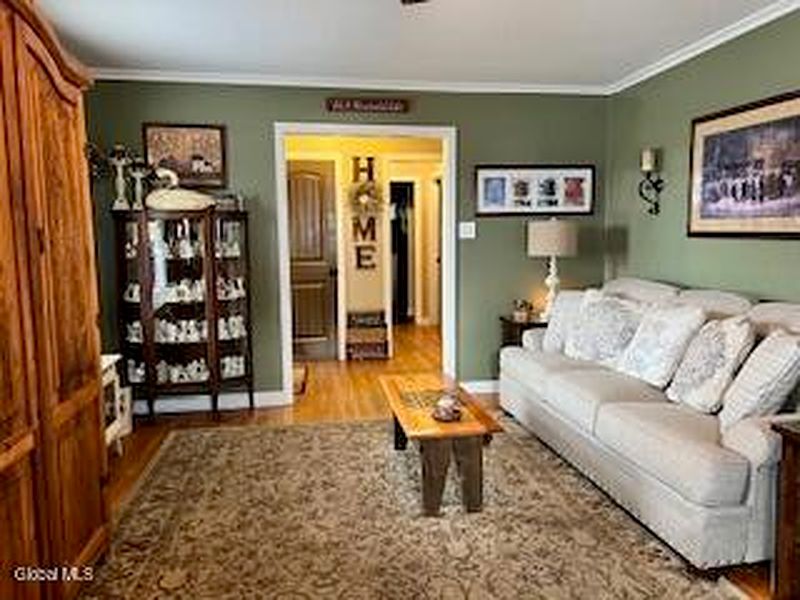 5th image of 12 Clayton Avenue