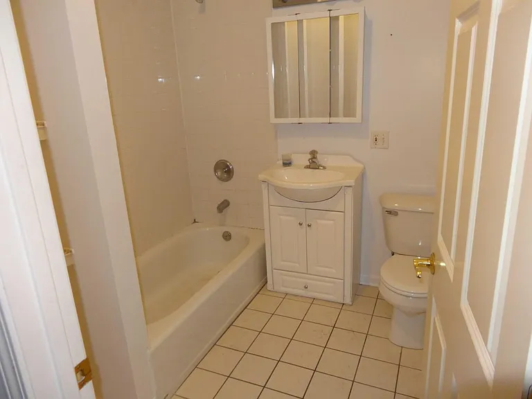 938 W 31st Pl #1F — Photo 4