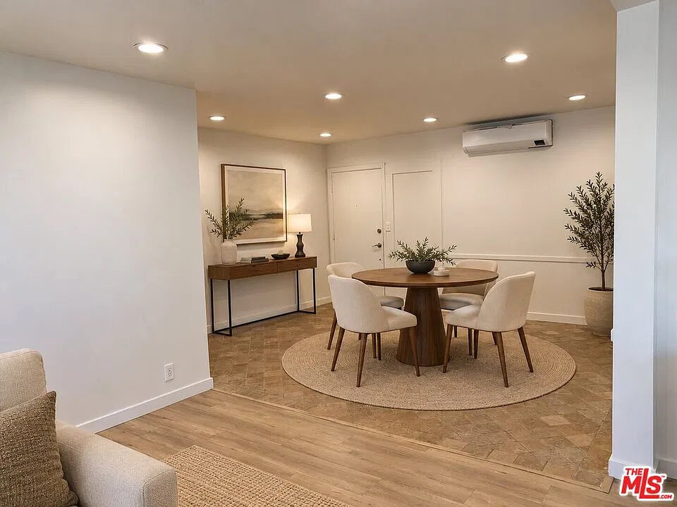 2 bed, 2.0 bath, 1389 sqft, $3,995 — Photo 4