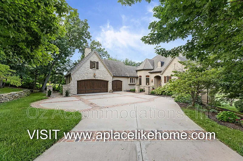 4 bed, 4.0 bath, 2005 sqft, $4,495 — Photo 2