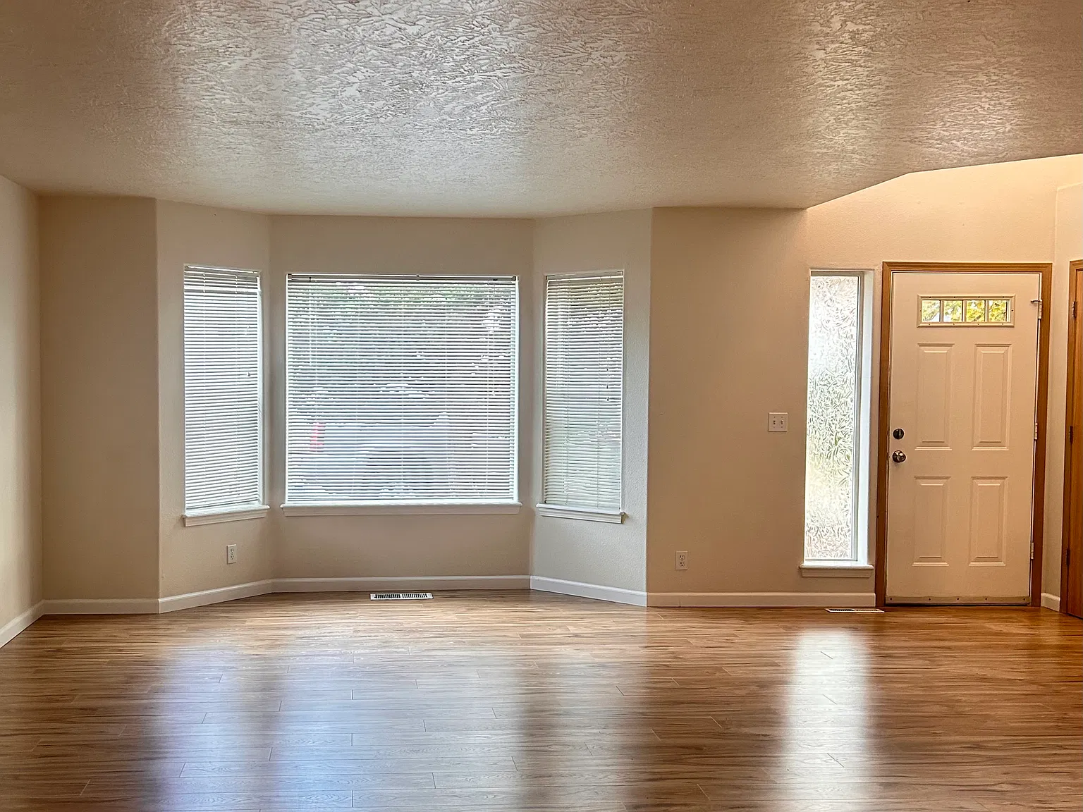 2 bed, 2.5 bath, 1670 sqft, $2,100 — Photo 4
