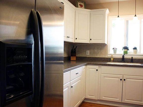 Newly Remodeled & Updated Kitchen!!