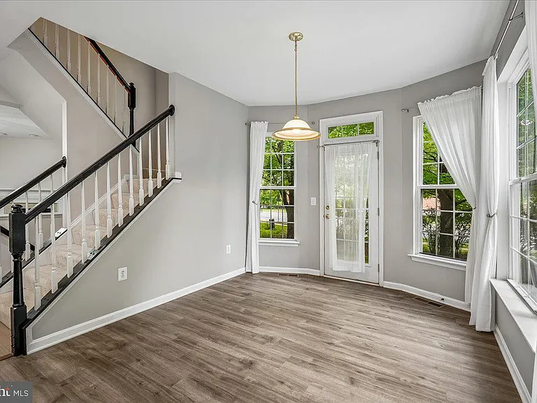 905 Royal Elm Ct — Photo 17