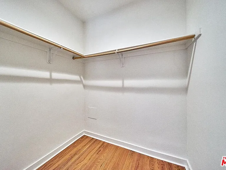 614 N Genesee Ave — Photo 16