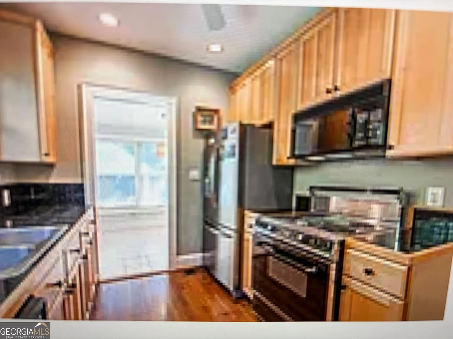 3 bed, 3.0 bath, 2500 sqft, $5,995 — Photo 2