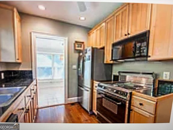 2nd image of 707 Cumberland Rd NE