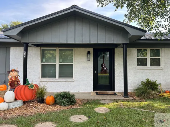 402 Washington St, Hooks, TX 75561