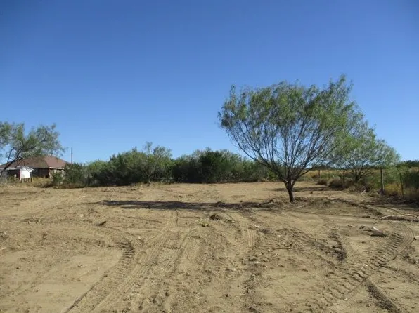 203 6th St, Zapata, TX 78076