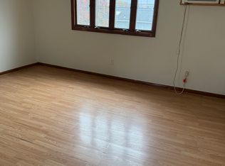 31 Cliff Dr, Hicksville, NY 11801