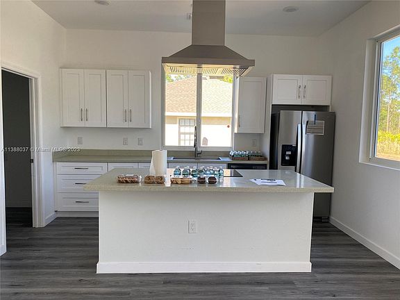 3rd image of 719 E Little Rock