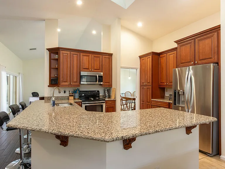 1741 Grantham Dr — Photo 4