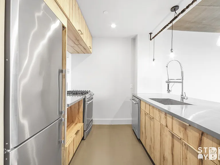 72 Box St #3J — Photo 3