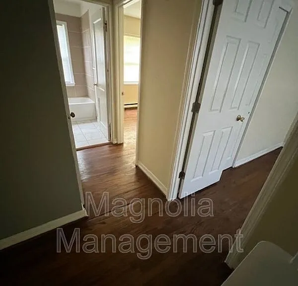 1212 Parham St — Photo 8