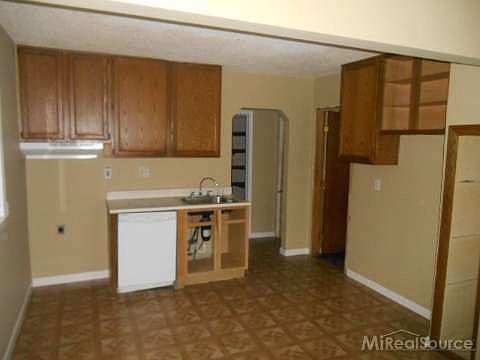 2nd image of 18509 Beechwood St