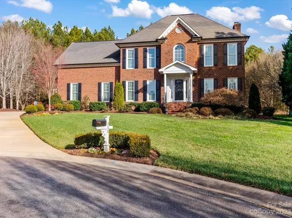 908 Cresthaven Ct NW, Concord, NC 28027