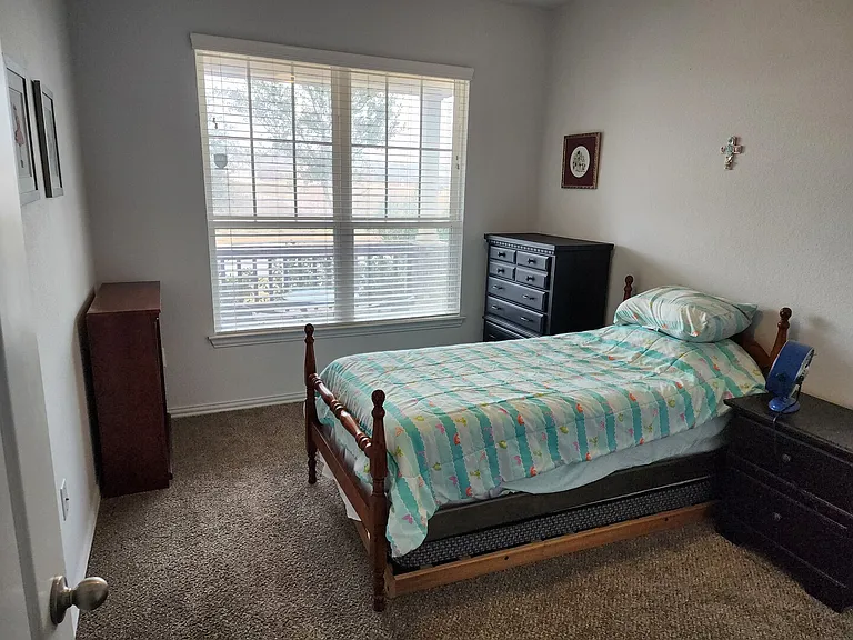 Esperanza Dr — Photo 9