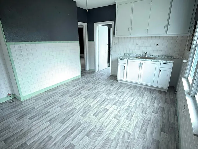 11706 Farringdon Ave #1 — Photo 8
