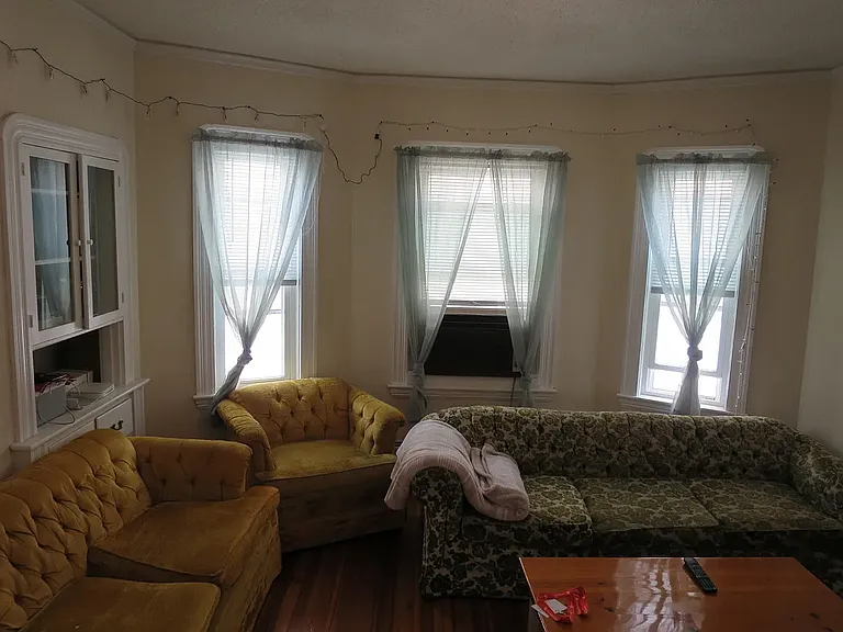35 Crocker St #2R — Photo 12