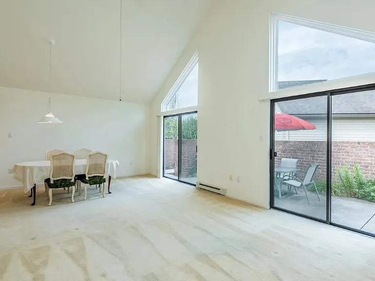 1016 Cherrington Dr — Photo 6