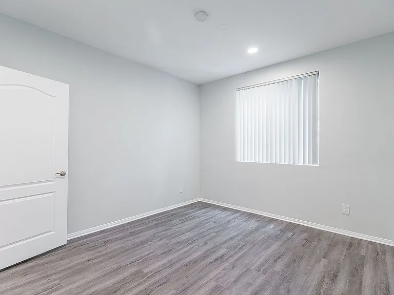2245 Beverly Glen — Photo 55