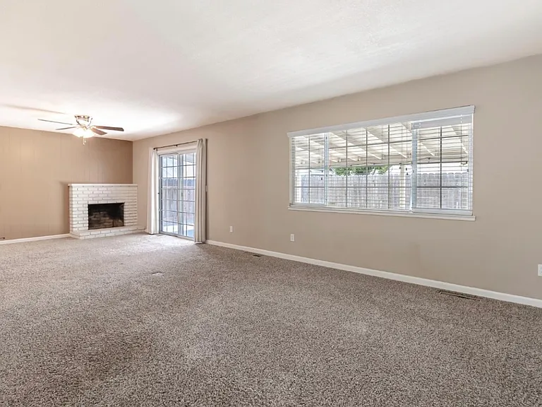 712 Woodrow Ave — Photo 2