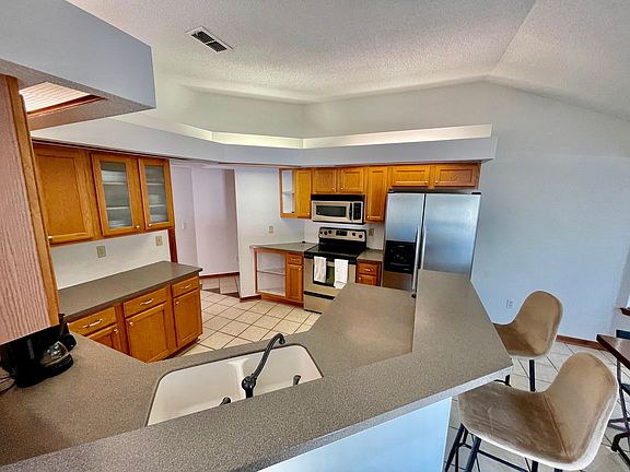 3rd image of 2517 Caprice Ln