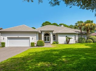 33 Country Club Rd, Shalimar, FL 32579