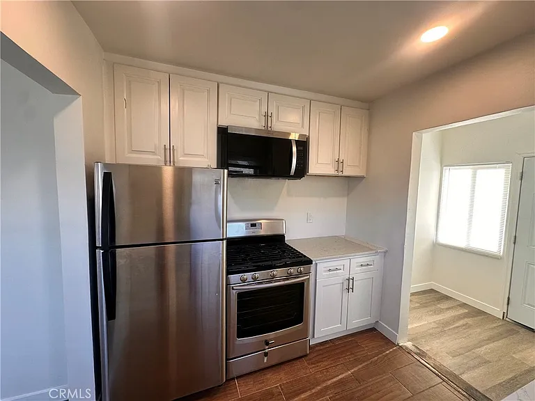 314 Wilshire Pl — Photo 16