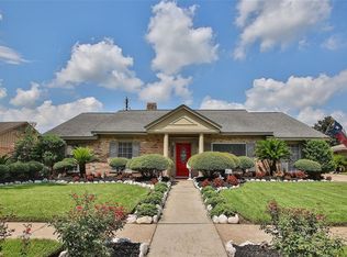 382 Connaught Way, Houston, TX 77015