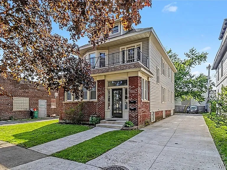 8 Heussy Ave #LOWER — Photo 1