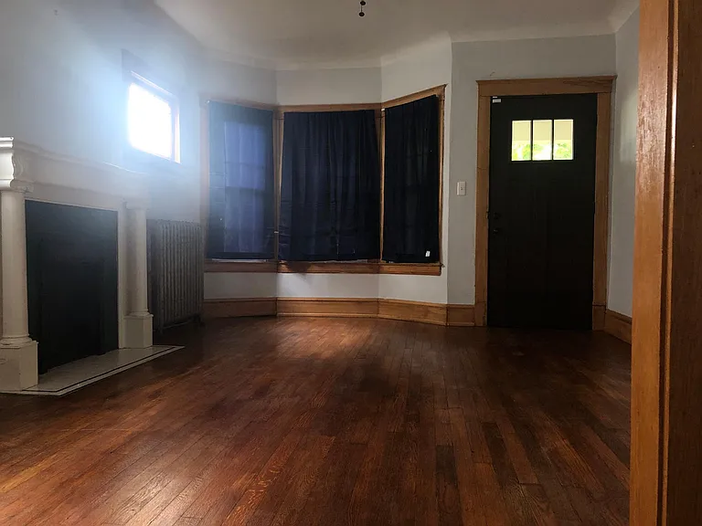 1373 Cove Ave — Photo 3