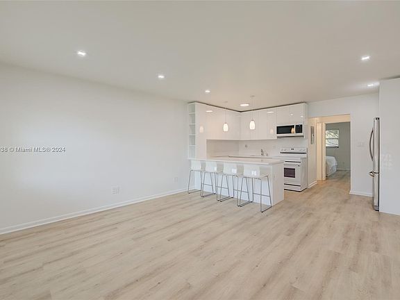 4th image of 2141 NE 56th St APT 105