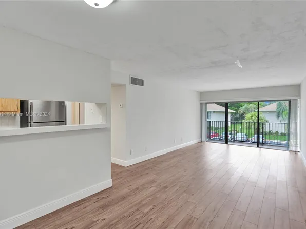 5849 Washington St APT 79, Hollywood, FL 33023