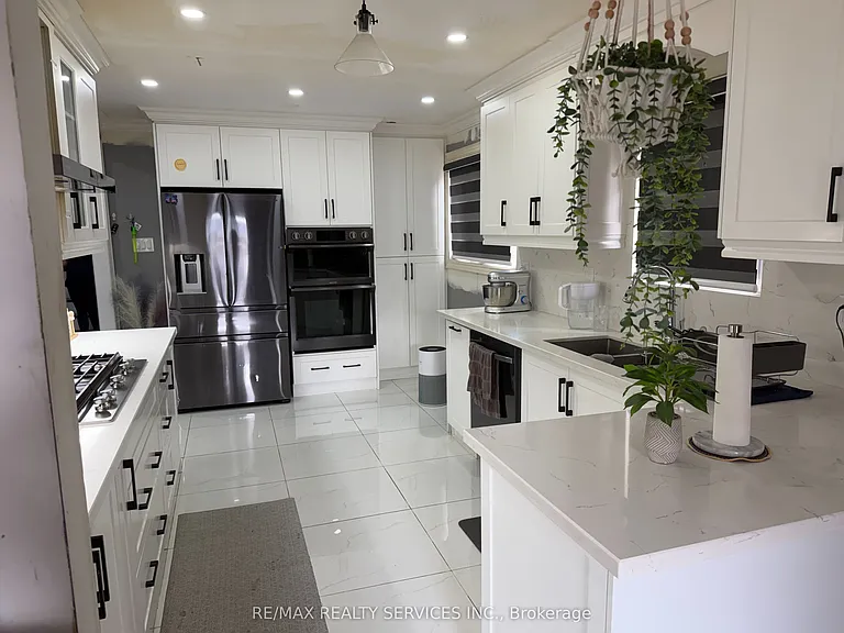 62 Trewartha Cres — Photo 8