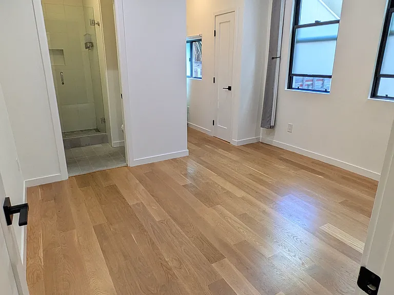 51 Moss St — Photo 12