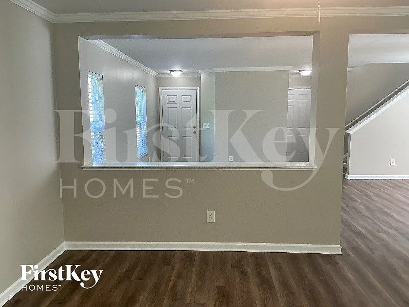 3 bed, 2.5 bath, 2113 sqft, $2,390 — Photo 4