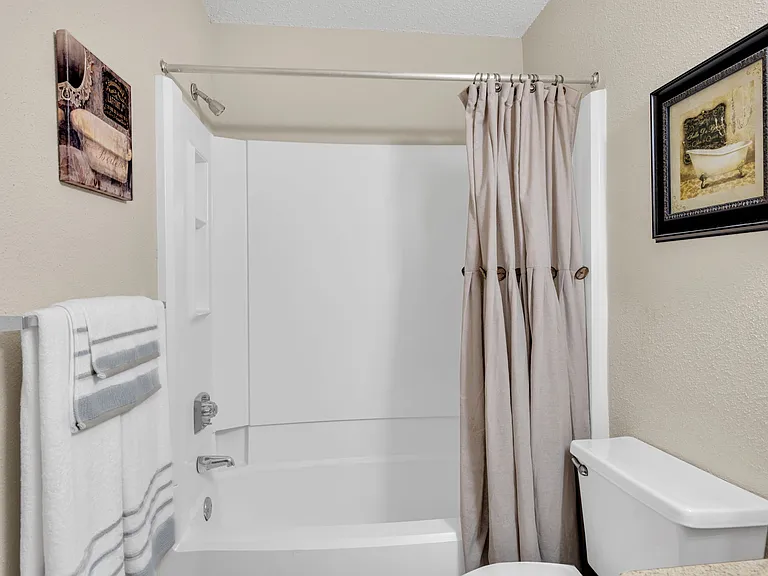 Woodlake Apartments — Photo 86