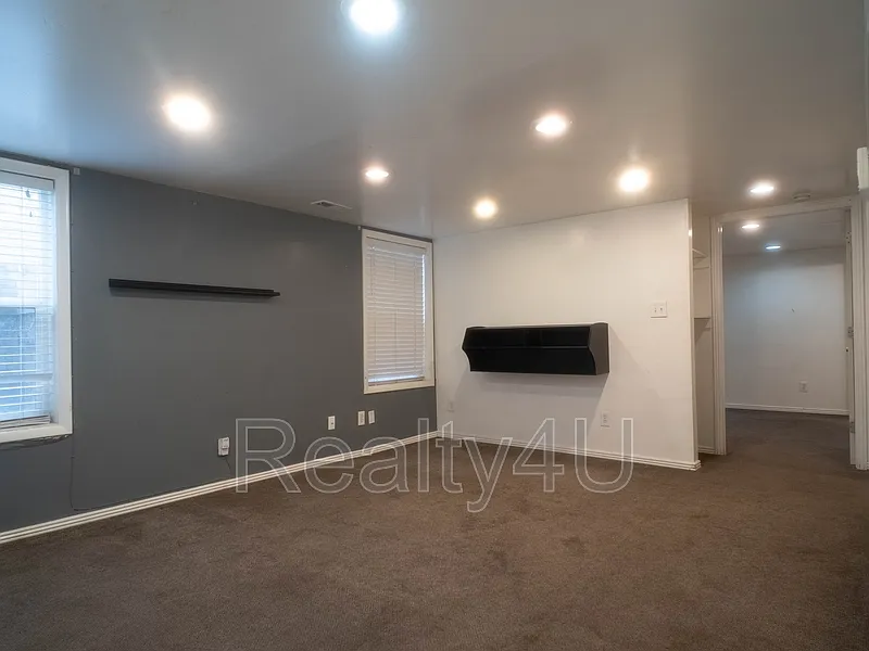 2 bed, 1.0 bath, 790 sqft, $1,375 — Photo 4