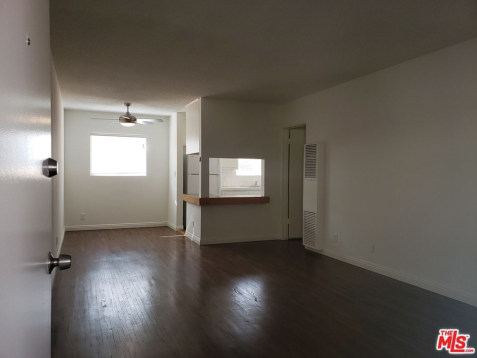 1st image of 11820 Chandler Blvd #1