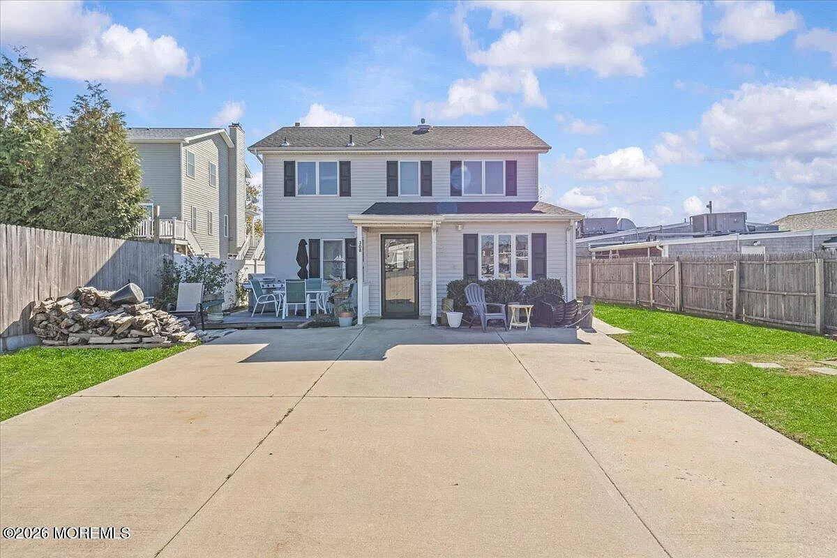 4 bed, 1524 sqft, $3,750 — Photo 1